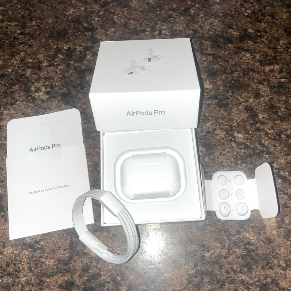 AirPod pro 2nd gen, MagSafe charging case